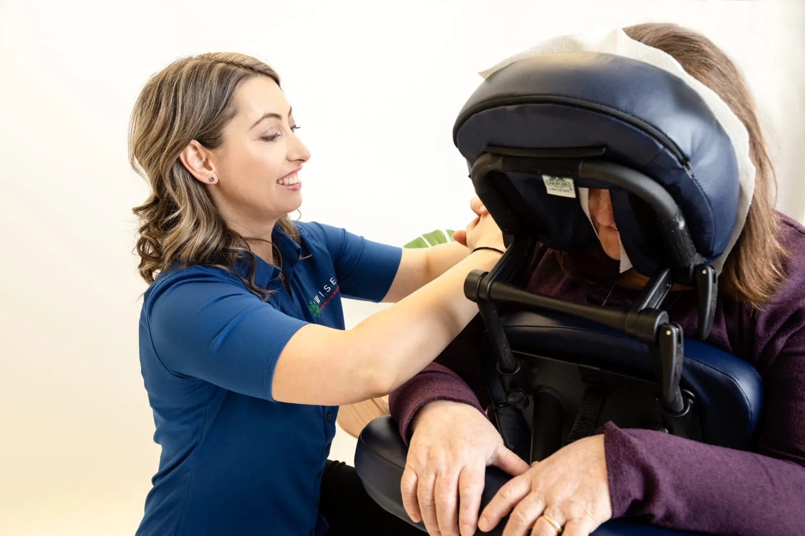 W.I.S.E. practitioner providing a professional chair massage